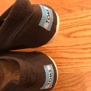 Toms Shoes - NWOT TOMS Canvas, Brown Toms Shoes - NWOT TOMS Canvas, Brown